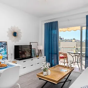 cozy-apartment-next-to-the-beach-and-nerja-center.es-andalucia.com/